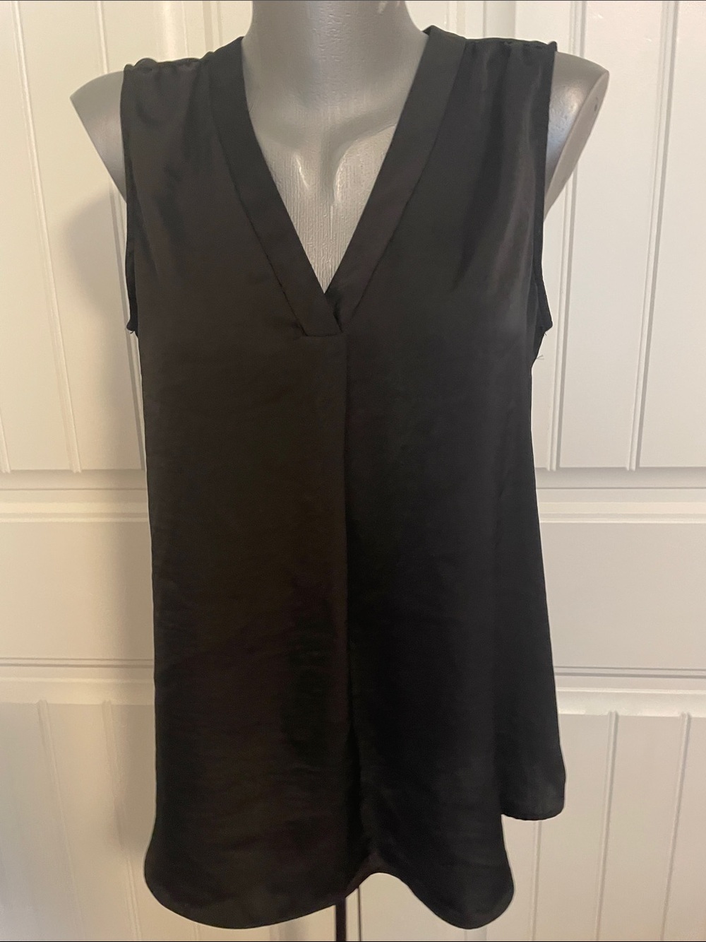 Vince Camuto Black V-Neck Sleeveless Slip Top